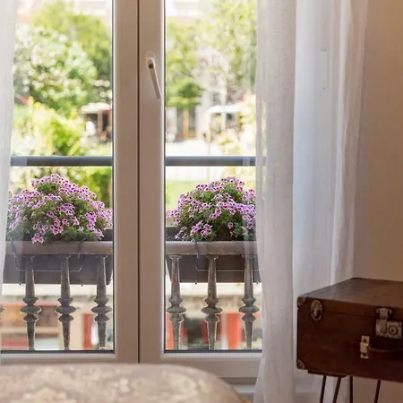 Belleville Apartment *